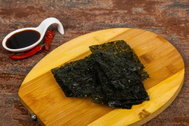Soya soslu lezzetli Nori cipsi.