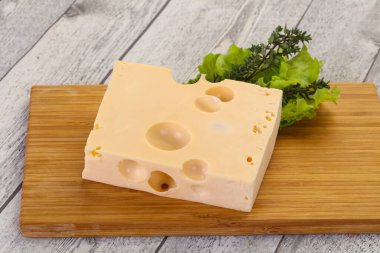 Maasdam peynirli kekik dalıyla