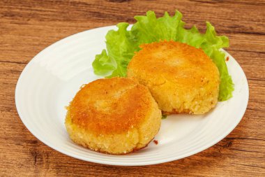 Vejetaryen mutfağı - Tabakta kızarmış patates pirzolası