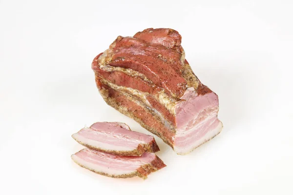 Carne Porco Defumada Sobre Fundo Branco Isolada — Fotografia de Stock