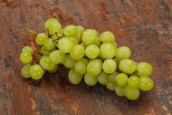 Słodkie Dojrzałe Świeże Zielone Gałązki Winogron — Zdjęcie stockowe
