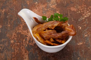 Kasede domuz kulağı var.