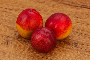 Tatlı olgun ve lezzetli Nectarine arka planda
