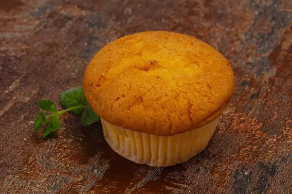 Zoete Smakelijke Muffin Geserveerd Muntblad — Stockfoto