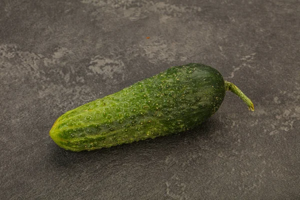 Grüne Reife Frische Gurke Über Hintergrund — Stockfoto