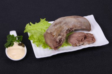 Gurmet domuz dili aperatifi.