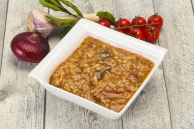 Kafkas Kharço çorbası, sığır eti ve pilav.