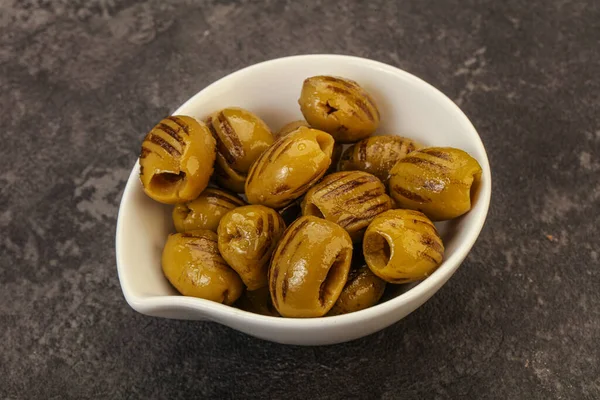 Leckere Grüne Gegrillte Oliven Der Schüssel — Stockfoto