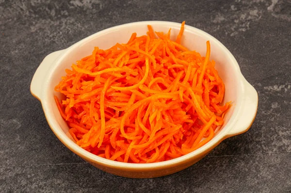 Пряная Корейская Морковка Миске — стоковое фото