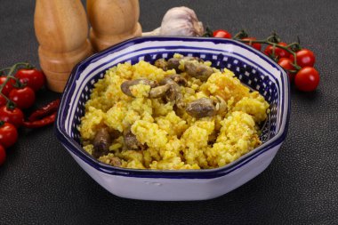 Tavuk kalbi ve baharatlı pilav.