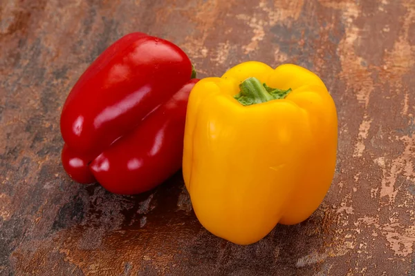 Rote Und Gelbe Bulgarische Paprika — Stockfoto