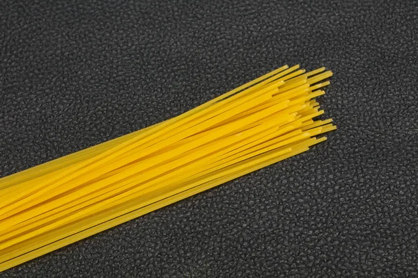 Spaghetti Crudi Secchi Pronti Bowling — Foto Stock