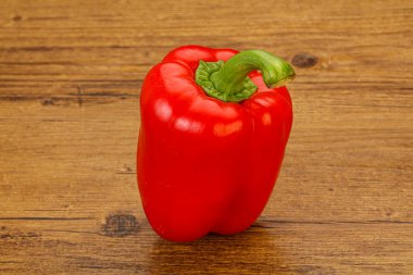 Kırmızı Çan Biberi - olgun, sulu ve taze