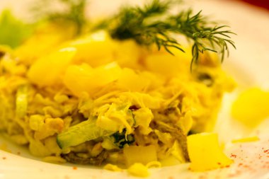 Ananas Tavuk salatası