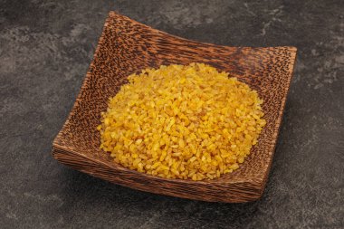 Vejetaryen mutfağı. Kasede pişirmek için kuru bulgur.