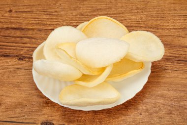 Asya usülü - kâsede ev yapımı karides cipsi