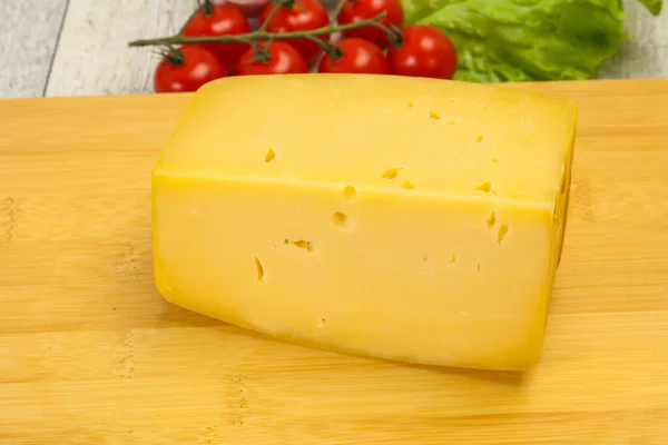スイスハードイエローおいしいチーズレンガ — ストック写真
