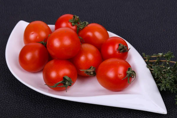 Tomate Cereja Tigela Servido Ramo Tomilho — Fotografia de Stock