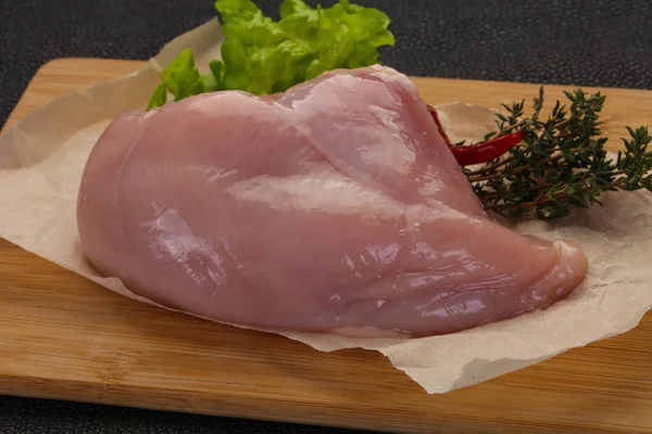 Kycklingbröst Redo För Matlagning — Stockfoto