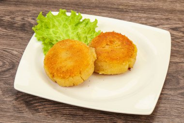 Vejetaryen mutfağı - Tabakta kızarmış patates pirzolası