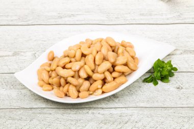 Kavanozda pişmiş fasulye