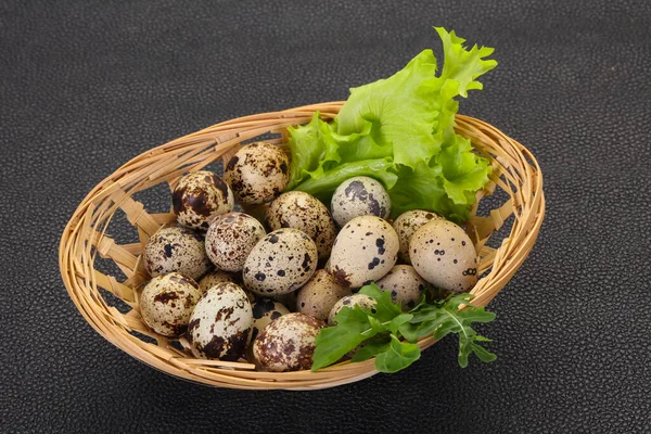 Telur Puyuh Dalam Keranjang Dengan Herbal — Stok Foto