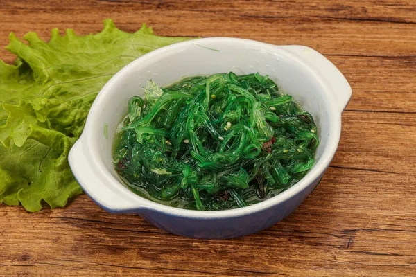 Grön Chuka Sjögräs Sallad Isolerad Vit Bakgrund Ovanifrån Wakame Sea — Stockfoto