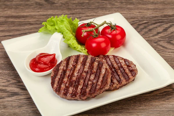 Grillezett Burger Szelet Paradicsomszósszal — Stock Fotó