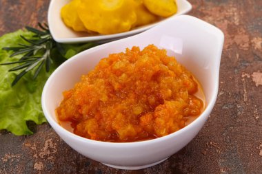 Kabak kabağı kabağında havyar.