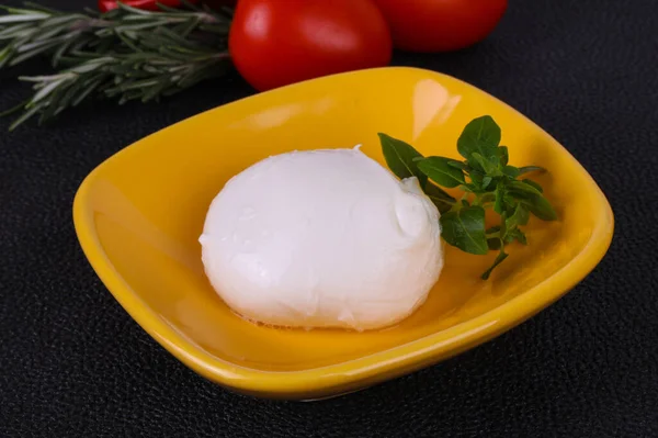 Palla Mozzarella Italiana Servita Con Basilico Pomodori — Foto Stock