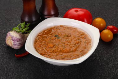 Meşhur İspanyol soğuk domates çorbası.