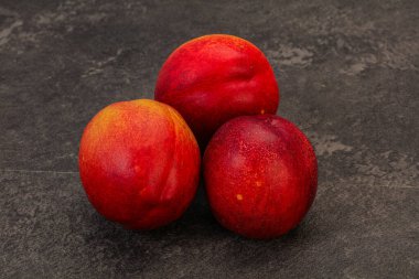 Tatlı olgun ve lezzetli Nectarine arka planda