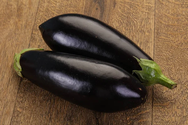 Aubergine Crue Mûre Prête Pour Cuisson — Photo