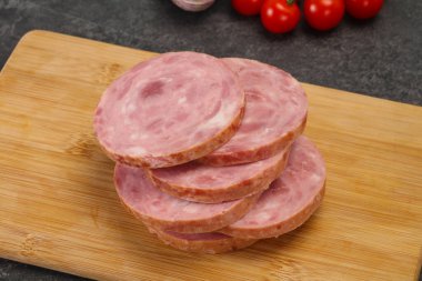 Domuz etinden yapılmış doğal jambon.