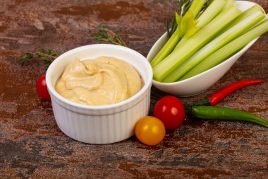 Vejetaryen mutfağı - Kereviz çubuklu humus