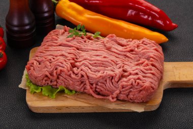 Pişirmek için çiğ hindi kıyması