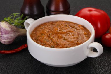 Meşhur İspanyol soğuk domates çorbası.