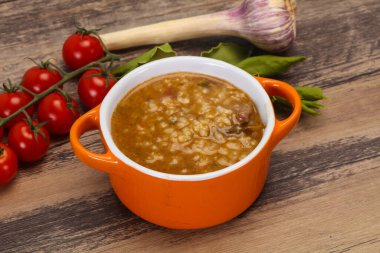 Kafkas Kharço çorbası, sığır eti ve pilav.