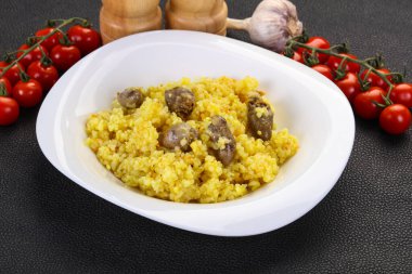 Tavuk kalbi ve baharatlı pilav.