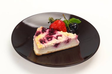 Kirazlı cheesecake çilekli ve naneli.