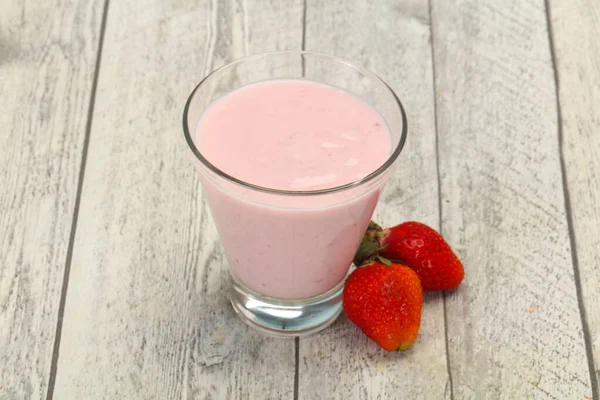 Yogurt Latte Con Fragola Nella Ciotola — Foto Stock