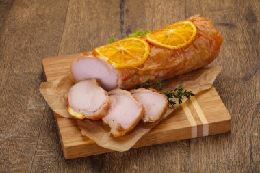 Turuncu ve kekikli tavuk dürümü