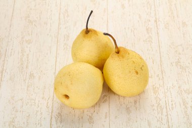 Sulu, olgun, sarı Çin armudu. 