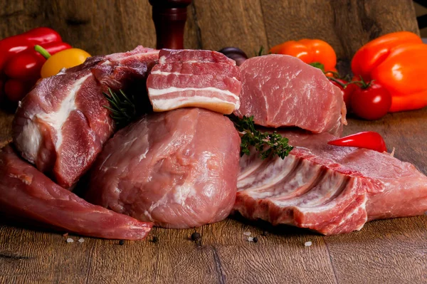 Carne Maiale Cruda Sfondo Legno — Foto Stock