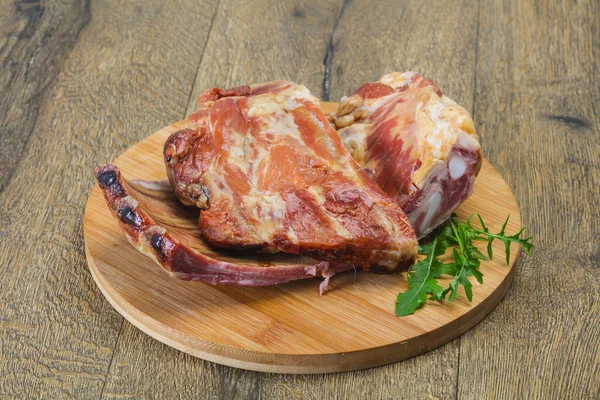 Smoked Pork Ribs Wooden Background Served Rucola — Stock Photo, Image