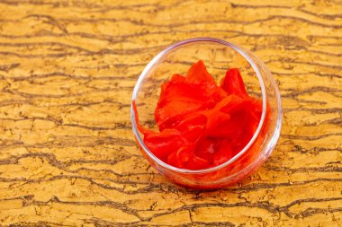 Kabın içinde Turşu Zencefil yığın