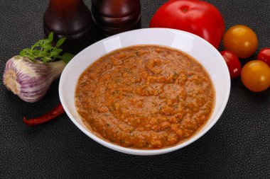 Meşhur İspanyol soğuk domates çorbası.
