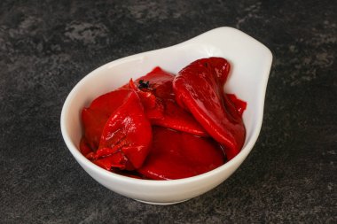 Yağda ızgara kırmızı biber.