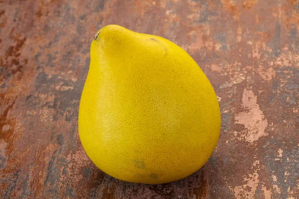 Mogen Fräsch Pomelo Frukt Över Trä Bakgrunden — Stockfoto