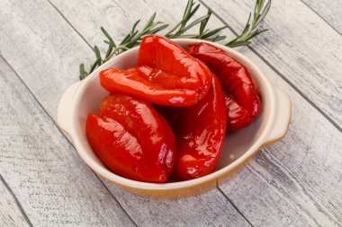 Yağlı kırmızı dolma biberi turşusu